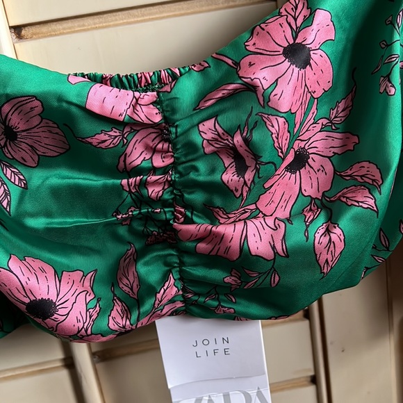 BNWT Floral Satin Zara Crop Top - Picture 2 of 3